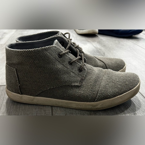 Great Condition - Toms mid height casual shoes - size 13 - Tan knit material - Picture 2 of 5